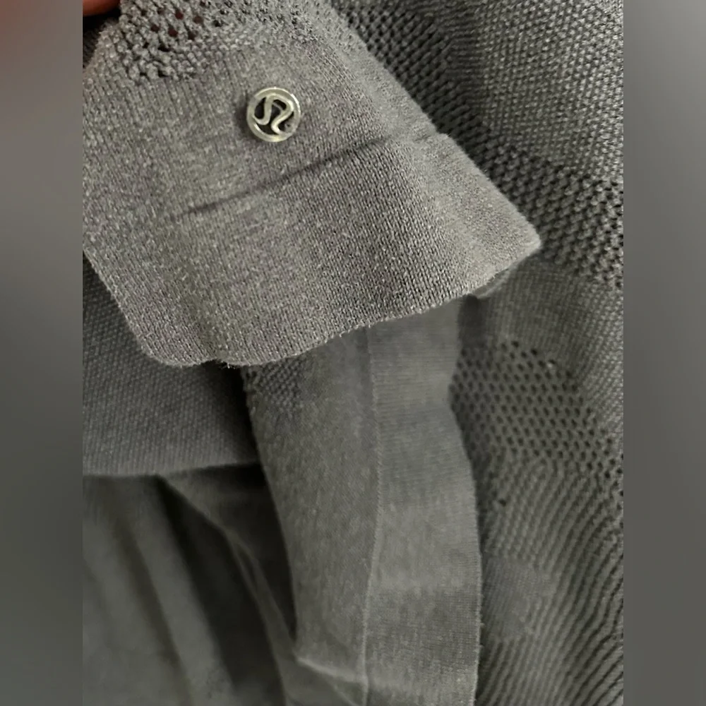 Lululemon: Women’s Find Your Light Wrap- One Size - Picture 9 of 10
